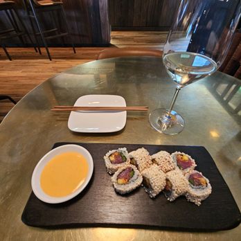Uchiko Denver - Spicy Crunchy Tuna makimoto with 2024 Craggy Range Sauvignon Blanc - Japanese Near Me - Denver, Colorado Uchiko Denver - Spicy Crunchy Tuna makimoto with 2024 Craggy Range Sauvignon Blanc - Japanese Near Me - Denver, Colorado