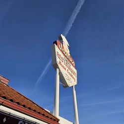 James Restaurant - The sign