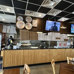 Sal’s Family Pizza of Brentwood - Interior