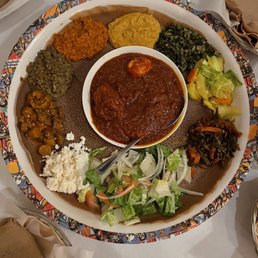 Vegetarian combo with Doro Wat in the center Vegetarian combo with Doro Wat in the center