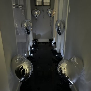 Elegance With a Twist - Birthday Hotel Room Decor entrance - Party & Event Planning Near Me