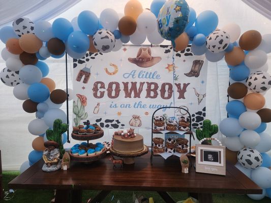 Baker's Dozen Donuts Deli & Delights by null