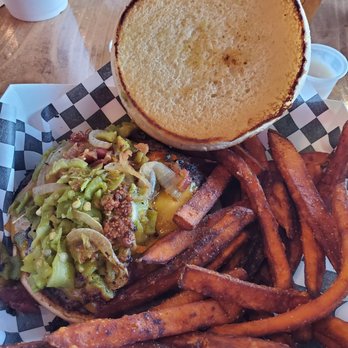 Chase the Taste - Borracho burger minus the egg - New American Near Me - El Paso, Texas