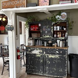 Crushcakes Cafe & Simply Pies - Cute interior and serving up Equator Coffee.