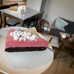 Café BRUNS - Raspberry cake