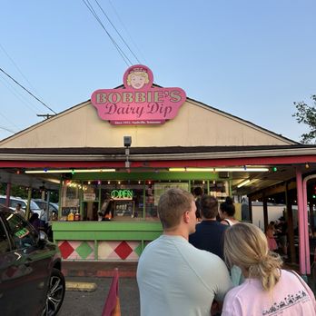 Bobbie's Dairy Dip - Ice Cream & Frozen Yogurt Near Me - Nashville, Tennessee