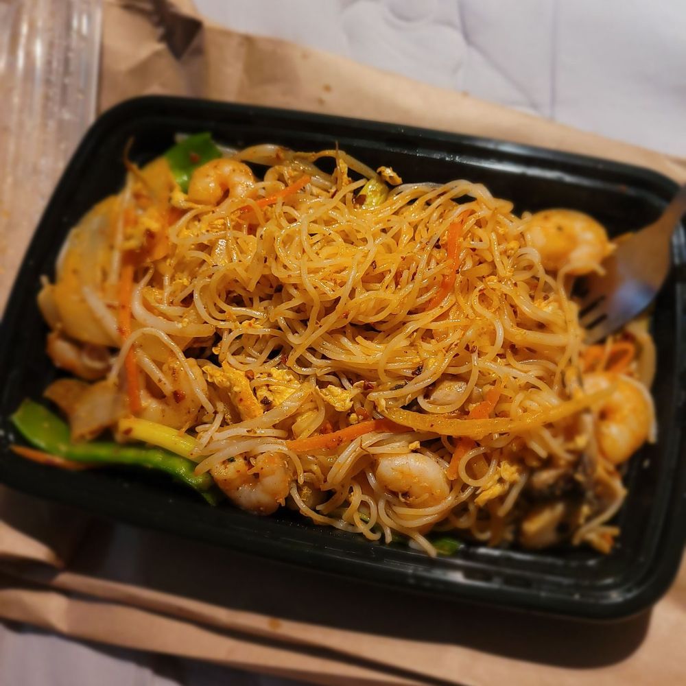 Jade Tree Asian Bistro - Shrimp mei fun I have to tell you it is absolutely wonderful! The shrimp and pasta are cooked just right and it tastes amazing - Chinese Near Me - Providence, Rhode Island Jade Tree Asian Bistro - Shrimp mei fun I have to tell you it is absolutely wonderful! The shrimp and pasta are cooked just right and it tastes amazing - Chinese Near Me - Providence, Rhode Island
