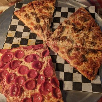 Woodstone Pizzeria - Large pizza half pepperoni half sausage - Pizza Near Me - Bakersfield, California