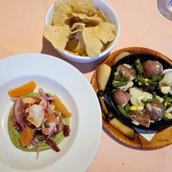 Pacos Restaurant & lounge