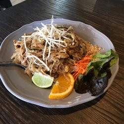 Sang Jan - Chicken Padt Thai
