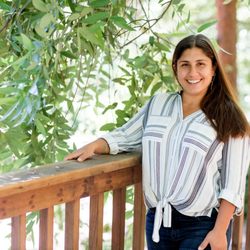 Garden Mamas - Tamara Qirreh, Owner, tree hugger and plant lover.   Bringing people outdoors to enjoy their own personal oasis, one plant at a time.