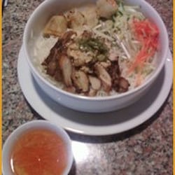 King Noodle - Grilled Chicken Vermicelli w/Egg Roll and Fish Sauce