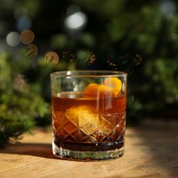 45th Parallel Distillery - DARK KNIGHT  
R100 Rye Whiskey, stout beer syrup, chocolate-walnut bitters
(Winter Menu 2025-26)