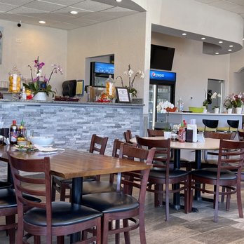 Pho Le 777 - the dining area of a restaurant - Vietnamese Near Me - Chicago, Illinois