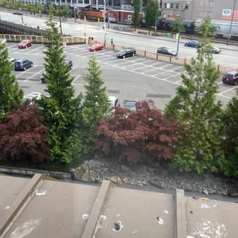 The Edgewater Hotel - Nice view of the frequent trains and bird crap on the window sill. - Hotels Near Me - Seattle, Washington The Edgewater Hotel - Nice view of the frequent trains and bird crap on the window sill. - Hotels Near Me - Seattle, Washington