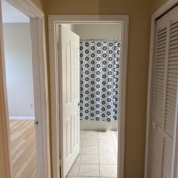 24-7 Floors - Small hallway, going into bedroom and bathroom with choppy floors before installation. - Flooring Near Me - Sarasota, Florida 24-7 Floors - Small hallway, going into bedroom and bathroom with choppy floors before installation. - Flooring Near Me - Sarasota, Florida