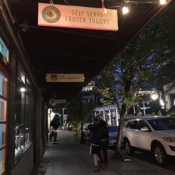 TartBerry - Strolling on 9th Avenue - Ice Cream & Frozen Yogurt Near Me - Portland, Oregon TartBerry - Strolling on 9th Avenue - Ice Cream & Frozen Yogurt Near Me - Portland, Oregon