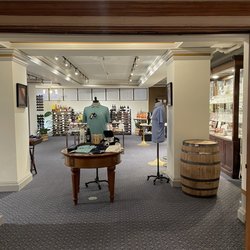 Jonathan Club - Gift shop