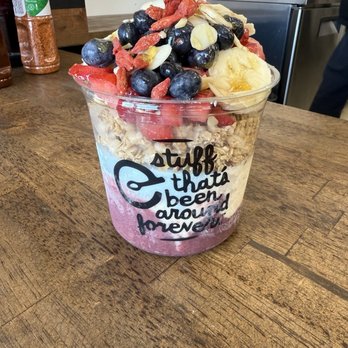 everbowl - Beautiful! You can get up to 4 flavors. - Acai Bowls Near Me - San Diego, California