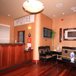 Beijing Tong Ren Tang Ming Qi Clinic - Front Desk. Lobby