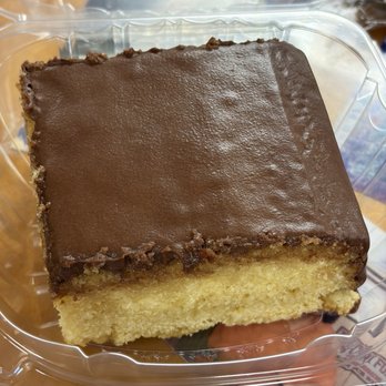 Central Texas Style BBQ - Yellow Cake w/ Choc Icing - Barbeque Near Me - Pearland, Texas Central Texas Style BBQ - Yellow Cake w/ Choc Icing - Barbeque Near Me - Pearland, Texas