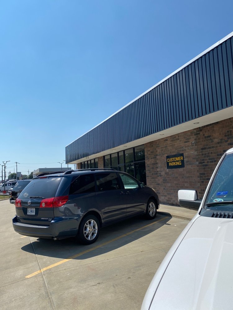 CERTIFIED TRANSMISSION Updated August 2024 21 Photos 5700 N Oak