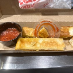 Pizza Hut Tuk Tuk - Disgusting.  Don't eat here!
