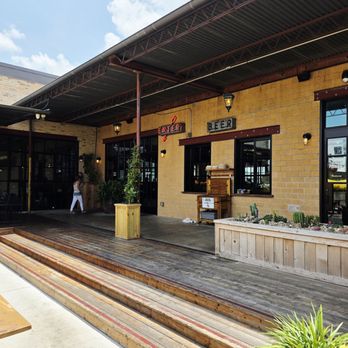 Terry Black's Barbecue - Waco - Walking in, out back by patio area. - Barbeque Near Me - Waco, Texas Terry Black's Barbecue - Waco - Walking in, out back by patio area. - Barbeque Near Me - Waco, Texas