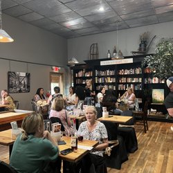 Wagonhouse Winery - Tasting room with rear entrance in far left corner