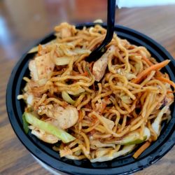 Fried Rice Los Compas - Chicken bowl comes with rice or noodles