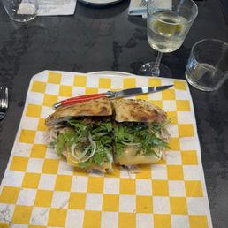 Turkey raclette sandwich, Leaves & Stems cocktail Turkey raclette sandwich, Leaves & Stems cocktail