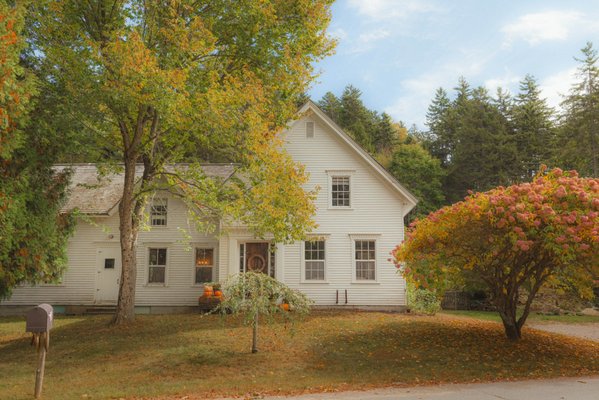 Three Sisters Farm by null