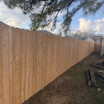 Brasher’s Fencing and Deck - Stand 6' privacy fence (Alta) lumber - Decks & Railing Near Me - Millbrook, Alabama