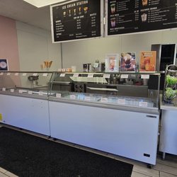 Ordering counter and ice cream options