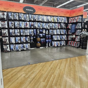 Spirit Halloween - Horror costume - Costumes Near Me - Burbank, California