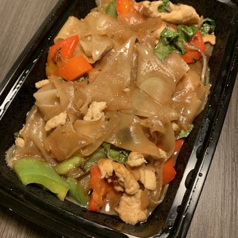 Thai Elephant Morro Bay - Drunken noodles - Thai Near Me - Morro Bay, California