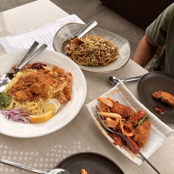 Aung Burma - Golden Noodles Salad, Butter Noodles with chicken, Burmese Chicken Wings - Burmese Near Me - Concord, California Aung Burma - Golden Noodles Salad, Butter Noodles with chicken, Burmese Chicken Wings - Burmese Near Me - Concord, California
