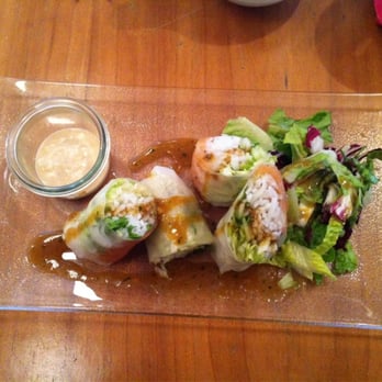 Einraum - Vietnam Rolls mit Lachs / 4,90 € - Cafes Near Me - Vienna, 9