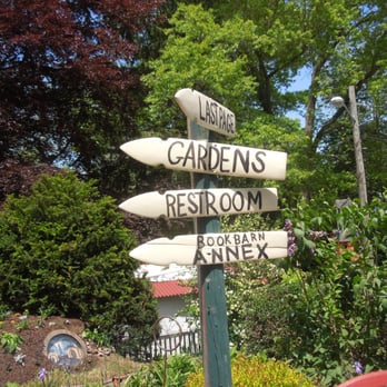 The Book Barn - Used Bookstore Near Me - Niantic, Connecticut