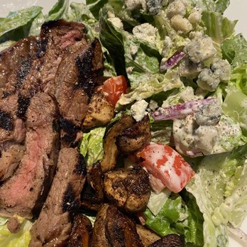 State & Main Kitchen & Bar - Steak Salad - Bars Near Me - Oakville, Ontario