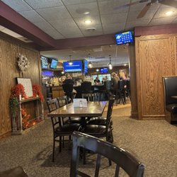 Coty's Landing - Inside dining area looking out at the bar