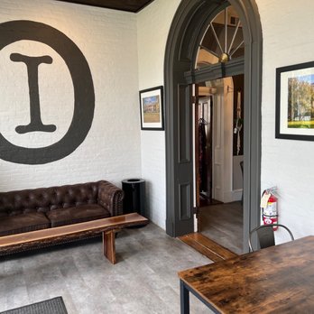 Bistro 562 & Coffee House - the entrance to the cafe - Coffee & Tea Near Me - Gallatin, Tennessee