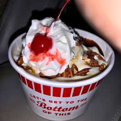 Freddy's Frozen Custard & Steakburgers - Mini Turtle Sundae