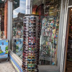 Globe Mags & Cigars - Storefront