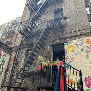 Vineapple - Cute outdoor space - Italian Near Me - Brooklyn, New York Vineapple - Cute outdoor space - Italian Near Me - Brooklyn, New York