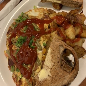Cromwell Diner - Spicy Chorizo omelette - Diners Near Me - Cromwell, Connecticut Cromwell Diner - Spicy Chorizo omelette - Diners Near Me - Cromwell, Connecticut