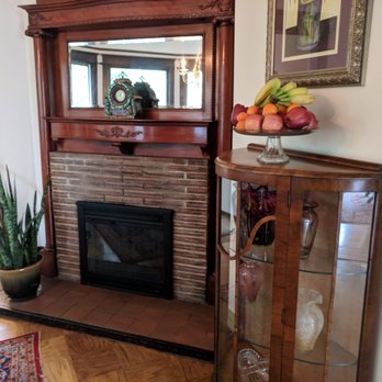 11th Avenue Inn Bed and Breakfast - Bowl of fruit and fireplace next to the dining room table. Art work is done by one of the cooks! - Bed & Breakfast Near Me - Seattle, Washington 11th Avenue Inn Bed and Breakfast - Bowl of fruit and fireplace next to the dining room table. Art work is done by one of the cooks! - Bed & Breakfast Near Me - Seattle, Washington