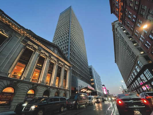 Metropolitan at The 9, Autograph Collection by null