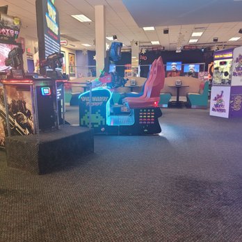 Chuck E. Cheese - Pizza Near Me - Honolulu, Hawaii Chuck E. Cheese - Pizza Near Me - Honolulu, Hawaii