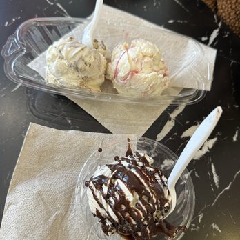Nubes Ice Cream & Coffee Shop - cookies and cream, strawberry cheescake - Desserts Near Me - Chicago, Illinois
